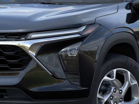 New 2026 Chevrolet Trax LS w/ LS Convenience Package FWD image 11