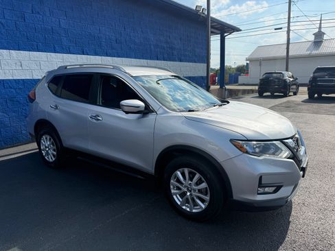 Used 2018 Nissan Rogue SV w/ Premium Package AWD/4WD image 3