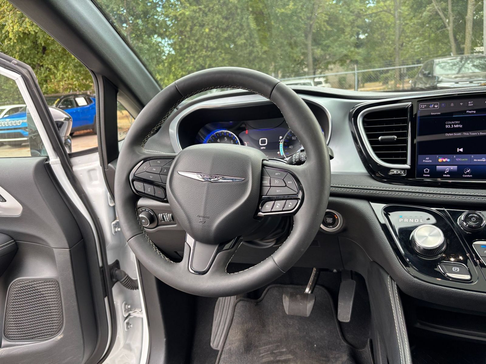 Used 2025 Chrysler Pacifica Limited FWD image 38