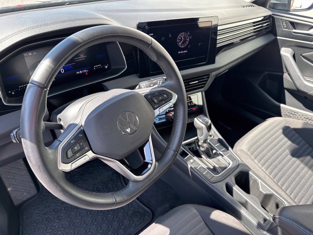 Certified 2025 Volkswagen Jetta S FWD image 19