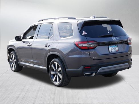 Certified 2025 Honda Pilot Touring image 5