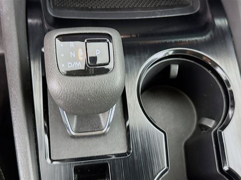 Used 2022 Nissan Rogue SV FWD image 19