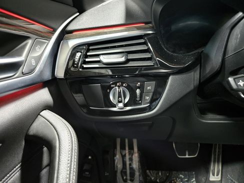 Used 2021 BMW 530e xDrive w/ M Sport Package image 14