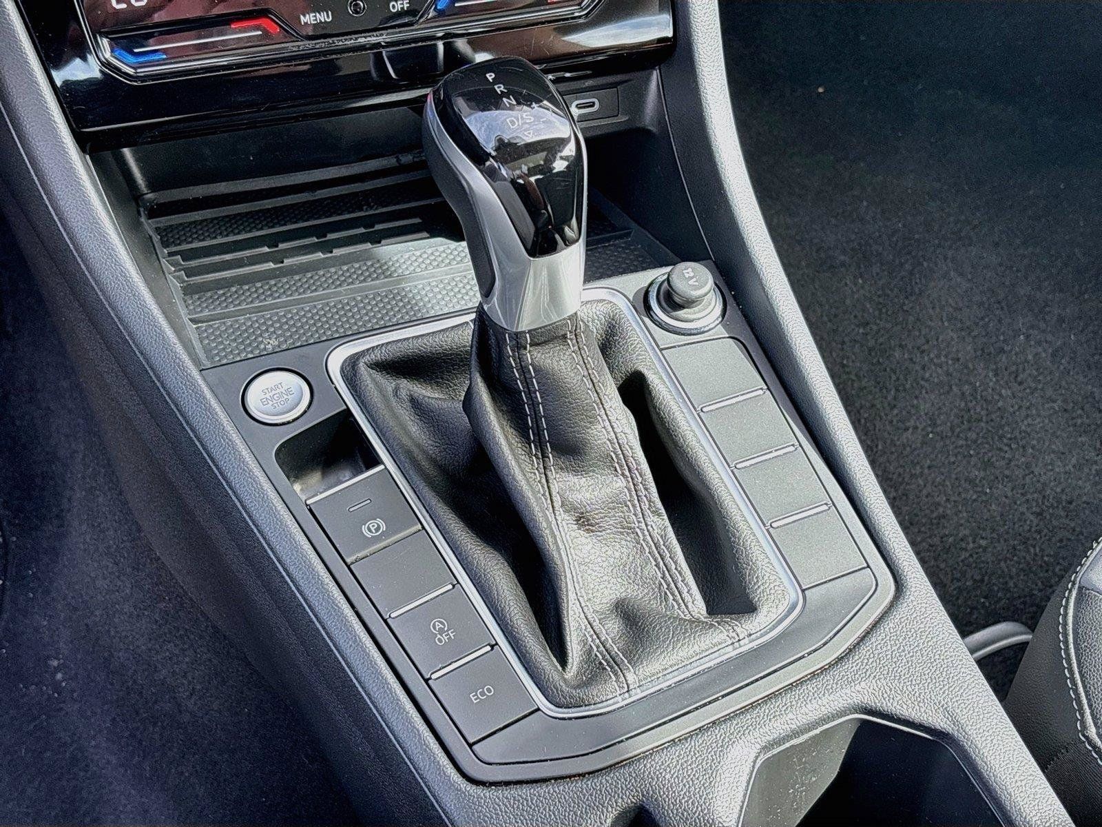 Used 2025 Volkswagen Jetta SE FWD image 15
