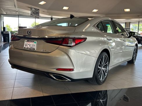 Used 2023 Lexus ES 350 w/ Premium Package FWD image 4