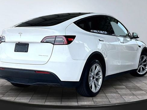 Used 2023 Tesla Model Y AWD image 6
