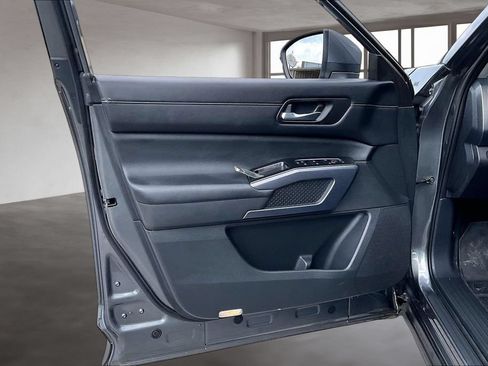 Used 2022 Nissan Pathfinder SL FWD image 19