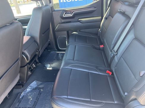 Used 2024 GMC Sierra 1500 SLT image 11