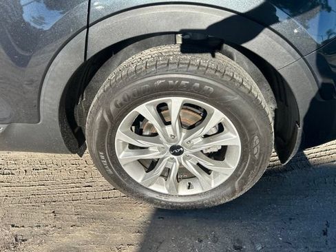 Used 2022 Kia Telluride LX FWD image 19