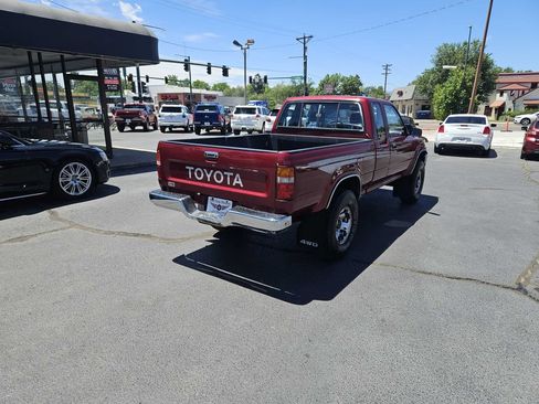 Used 1990 Toyota Pickup Deluxe AWD/4WD image 5