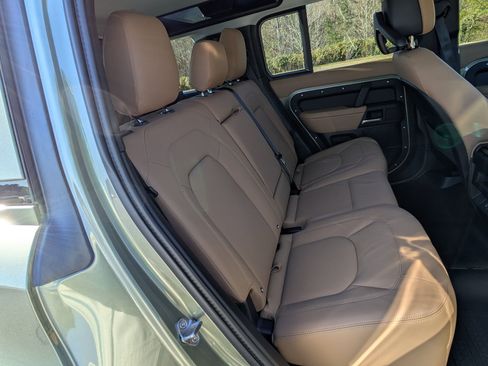 Used 2025 Land Rover Defender 110 X-Dynamic SE image 29