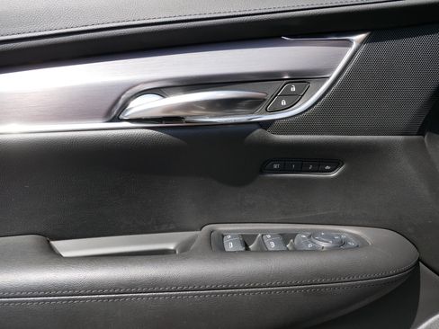 Used 2017 Cadillac XT5 Luxury w/ Driver Awareness Package AWD/4WD image 9