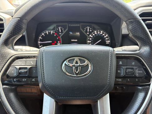 Used 2022 Toyota Tundra SR5 w/ SR5 Convenience Package AWD/4WD image 16
