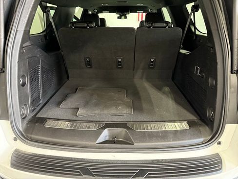 Used 2023 Chevrolet Suburban Premier image 25