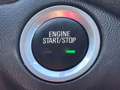 Used 2019 Chevrolet Equinox LT w/ Driver Convenience Package image 19