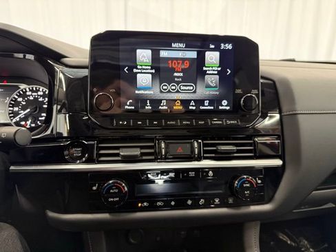 Used 2025 Nissan Pathfinder SL w/ SL Premium Package image 20