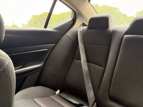 Used 2025 Nissan Altima 2.5 SV FWD image 38