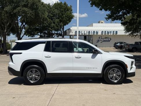 Certified 2026 Chevrolet Traverse LT FWD image 4
