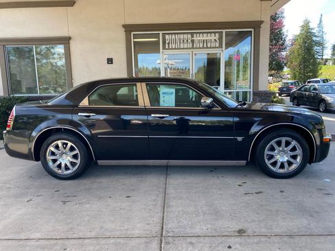 Used 2007 Chrysler 300 C RWD image 6