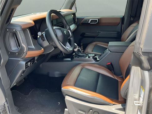 Used 2024 Ford Bronco Outer Banks AWD/4WD image 3
