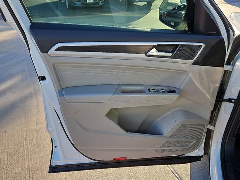 Certified 2022 Volkswagen Atlas SE image 13