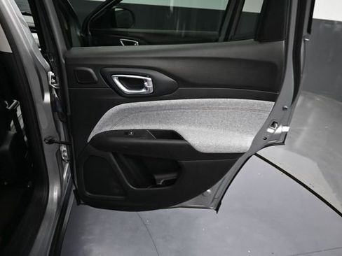 Used 2022 Jeep Compass Latitude w/ Sun and Sound Group AWD/4WD image 31