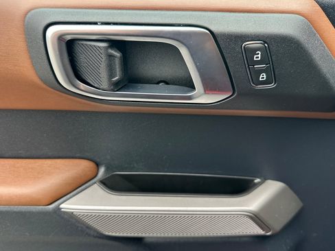 Used 2023 Ford Bronco Outer Banks image 11