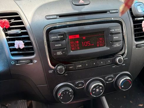 Used 2018 Kia Forte LX FWD image 2