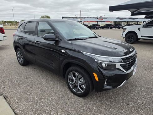 Used 2026 Kia Seltos LX AWD/4WD image 4