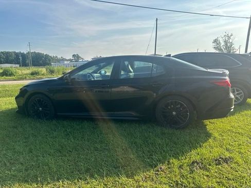 Used 2025 Toyota Camry SE FWD image 8