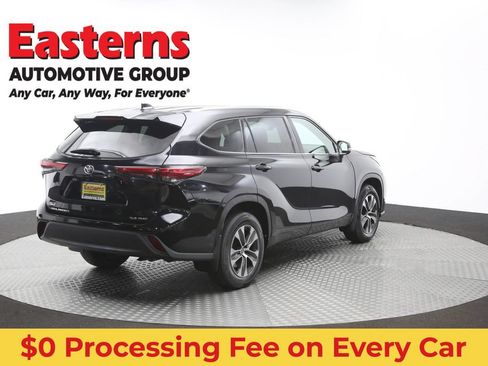 Used 2021 Toyota Highlander XLE AWD/4WD image 42