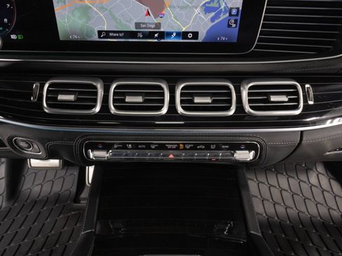 Used 2023 Mercedes-Benz Maybach GLS 600 4MATIC image 37