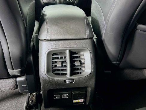 Used 2021 Jeep Cherokee Limited image 26