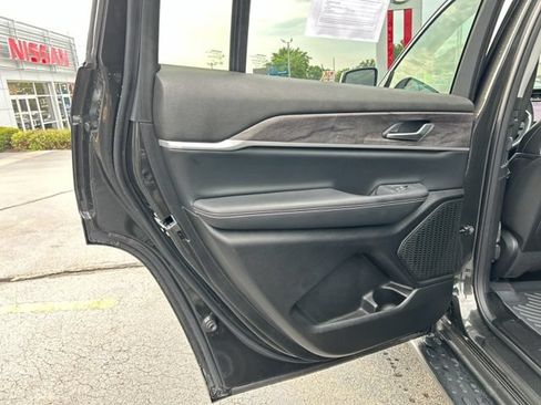 Used 2023 Jeep Grand Cherokee L Limited AWD/4WD image 22