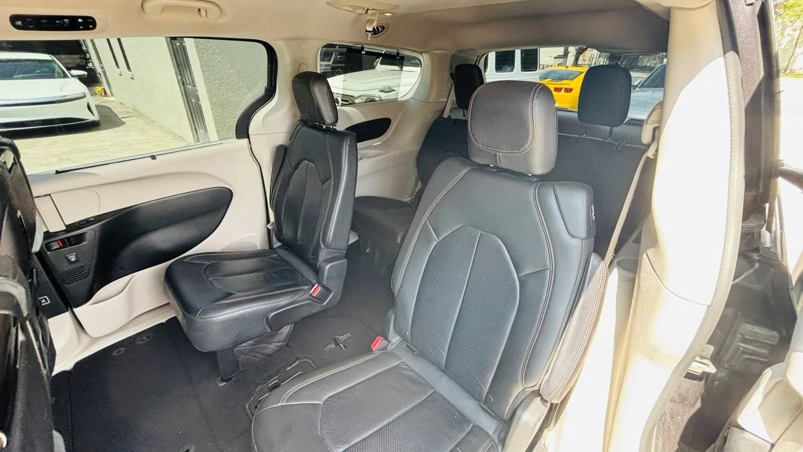 Used 2018 Chrysler Pacifica Touring-L Plus FWD image 10