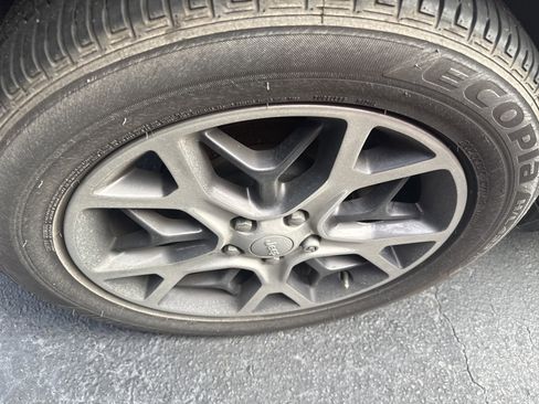 Used 2019 Jeep Grand Cherokee Limited w/ Trailer Tow Group IV image 10