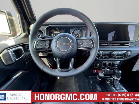Used 2024 Jeep Gladiator Rubicon w/ Technology Group AWD/4WD image 9