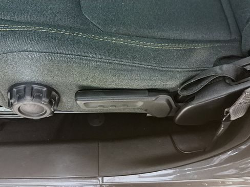 Used 2024 Jeep Wrangler Unlimited image 21