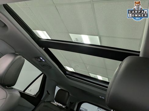 Used 2022 Ford Explorer XLT w/ Equipment Group 202A image 21