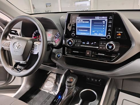 Used 2021 Toyota Highlander L image 58