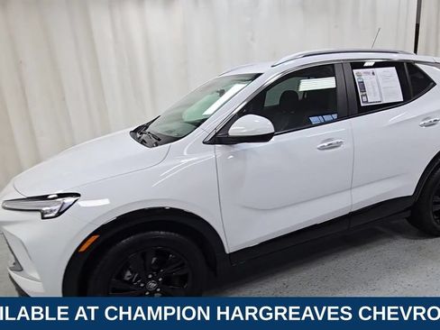 Used 2024 Buick Encore GX Sport Touring FWD image 5