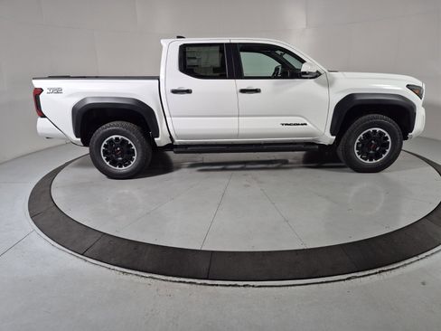 New 2025 Toyota Tacoma TRD Off-Road image 6