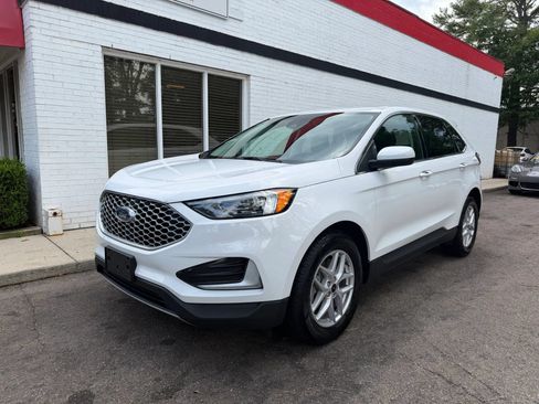 Used 2024 Ford Edge SEL AWD/4WD image 2