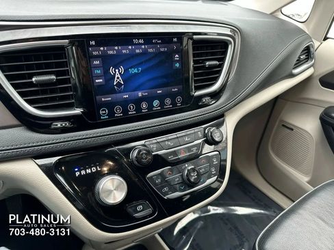 Used 2018 Chrysler Pacifica Limited w/ Advanced Safetytec Group image 11