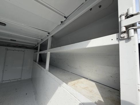 Used 2018 Ford E-350 and Econoline 350 Super Duty w/ Power Windows & Locks Group image 16