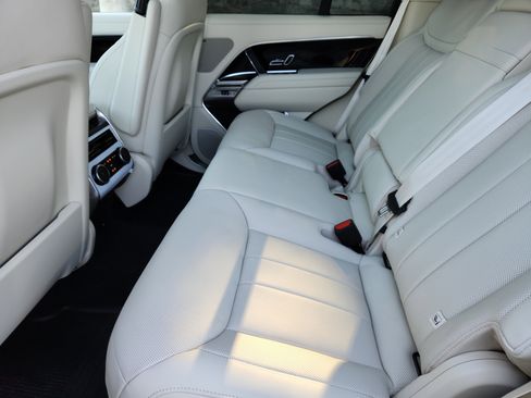 New 2025 Land Rover Range Rover SE image 5