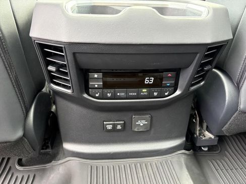 Used 2025 Toyota Sequoia Platinum image 9