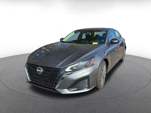 Used 2025 Nissan Altima 2.5 SV image 4