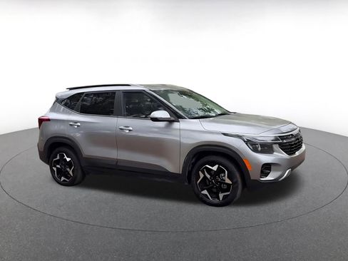 Used 2025 Kia Seltos S image 2