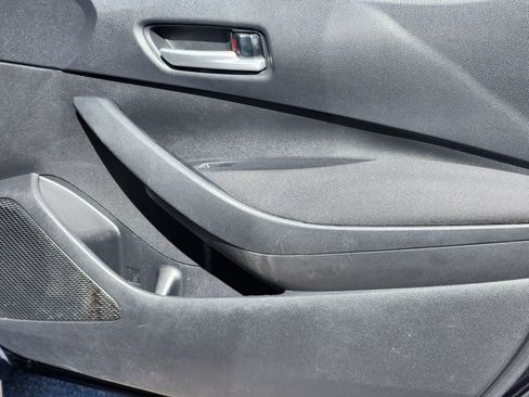 Used 2021 Toyota Corolla LE image 18